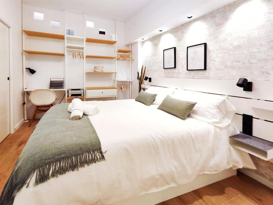 Increible Apartamento De Lujo En Terrassa Luaran gambar
